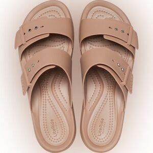 CROCS BROOKLYN BUCKLE LATTE SIZE 9